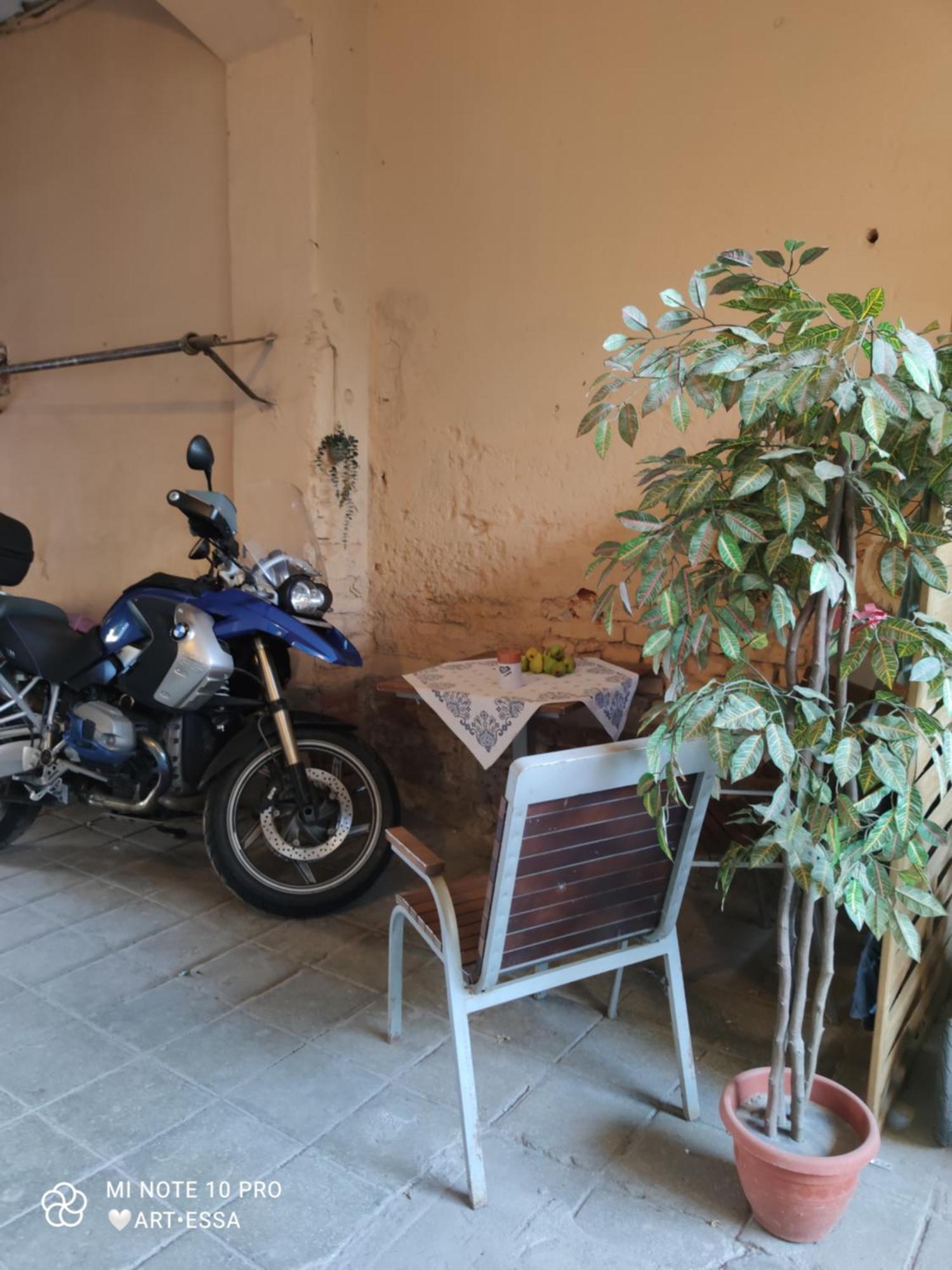 Buon Casuta Cu Bun-gust,near Main Square And Train Station Apartment